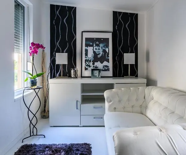 Апартаменты Fekete Orchidea *