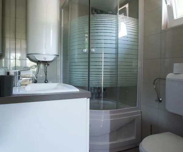 Fekete Orchidea באלאטונקנשה